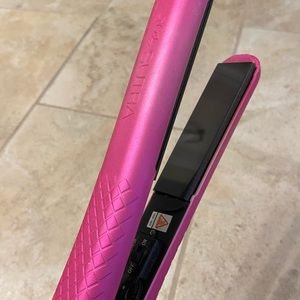 Sutra pink straitening iron